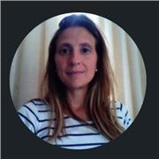 Profesora de Contabilidad básica para estudiantes secundarios y universitarios